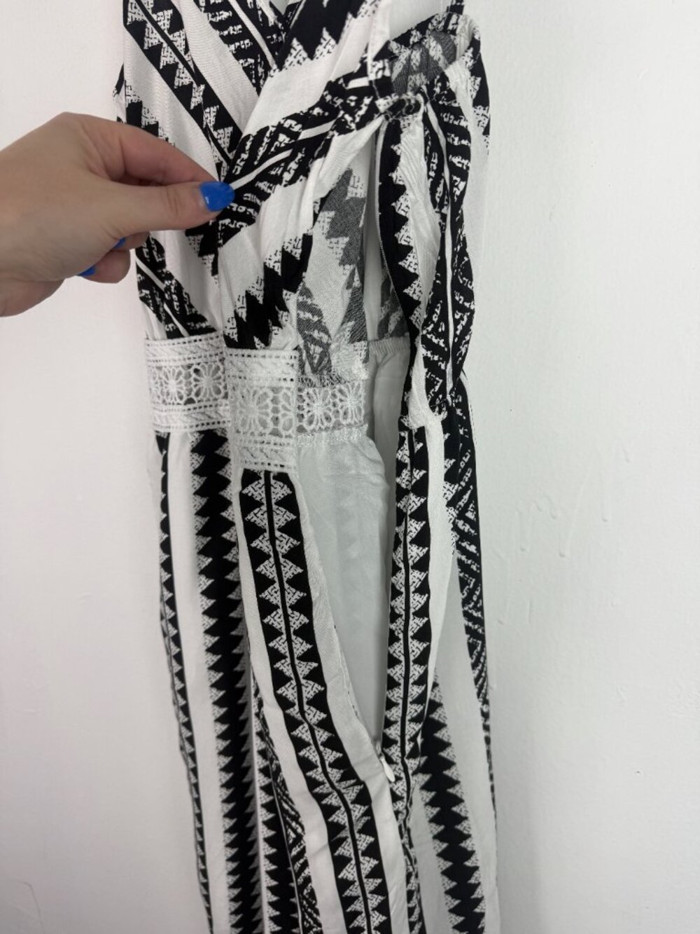 NWT Cupshe Geo Striped Surplice Sleeveless Straight Leg Jumpsuit Size Medium M - Picture 10 of 16